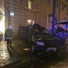 В Москве автомобиль на скорости врезался в остановку, есть жертвы