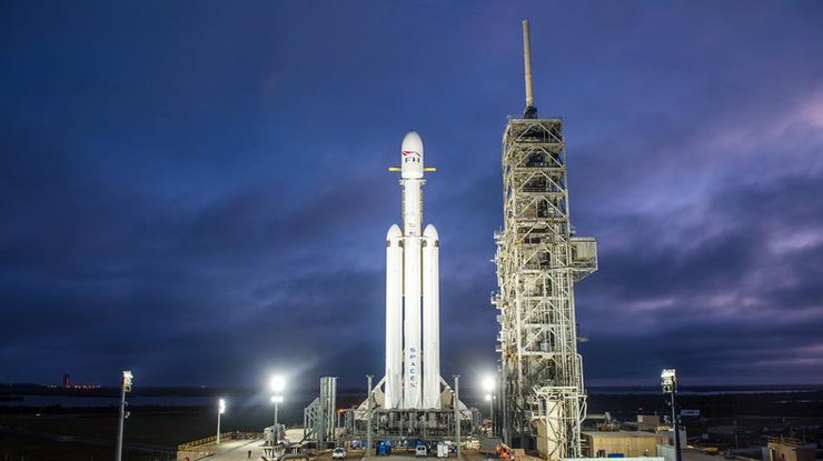 SpaceX испытала ракету-носитель Falcon Heavy