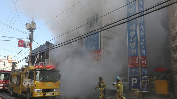 В больнице Южной Кореи вспыхнул пожар, погибли десятки людей 
