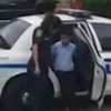Полиция задержала 7-летнего ребенка, избившего учителя (видео)