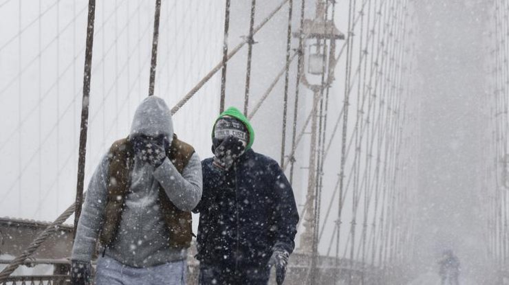 В Нью-Йорке ввели чрезвычайное положение из-за снегопада 