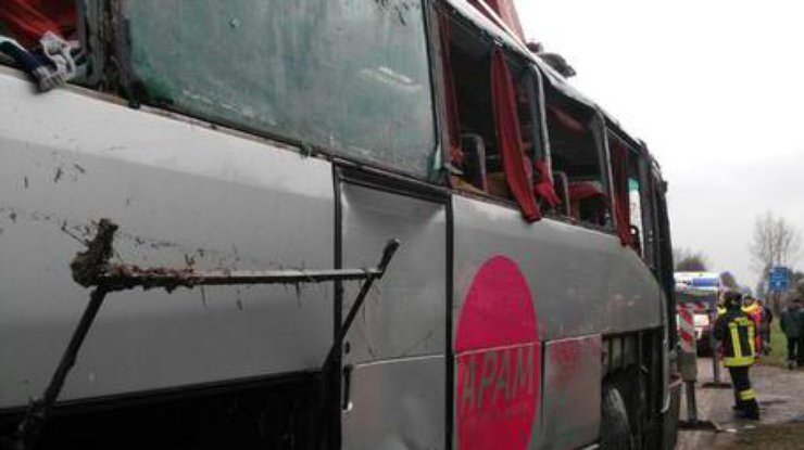 В Италии перевернулся автобус с 50 детьми, есть пострадавшие 