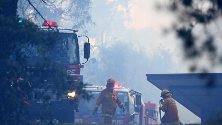 Австралию охватили лесные пожары, проводится эвакуация