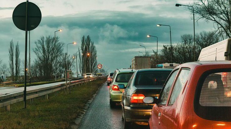 "Тянучки" на дорогах Киева начали появляться с самого утра. Илл.: pixabay.com