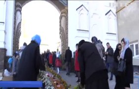 У свято Покрови Пресвятої Богородиці тисячі вірян пройшли хресною ходою навколо Почаївської Лаври