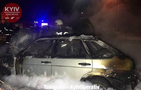 В Киеве пылают два авто 