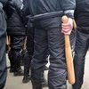 Битами и клюшкой: полицейские всю ночь пытали жителя Николаевской области