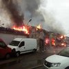 В Киеве пожар на СТО уничтожил 7 автомобилей (фото)