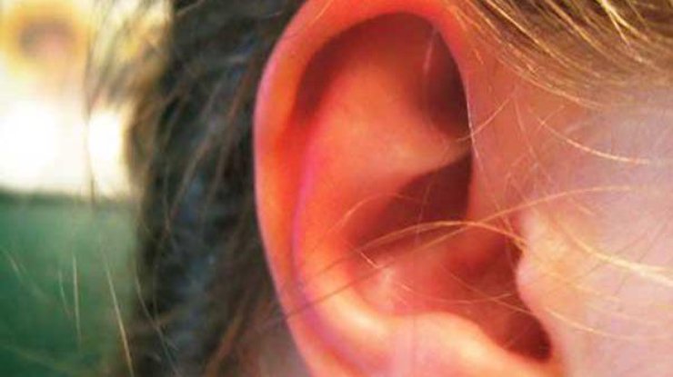 К чему горит правое ухо — толкование приметы и мнение врачей