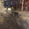 В центре Киева авто провалилось под асфальт в кипяток (фото)