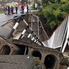 Как домино: в России обвалился еще один мост (видео) 