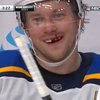 Хоккеисту выбили зуб и он продолжил игру с улыбкой (видео)