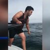 Рибалки врятували від смерті кита (відео)