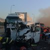 В Израиле грузовик "влетел" в автобус, есть жертвы