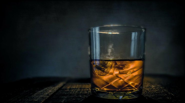 Алкогольные мифы: что и как пить и почему важно закусывать