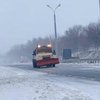 Снегопады заблокировали дороги в четырех областях Украины 