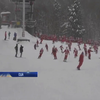 Санта-Клауси влаштували масовий спуск на лижах