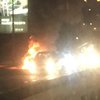 В Киеве на мосту Патона загорелся автомобиль (фото)