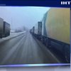 Росія не пропускає вантажівки із України