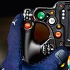 В 2018 пилоты "Формулы-1" получат перчатки с биометрикой