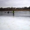 В Днепре рыбаки провалились под лед (фото)