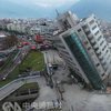 Люди чудом выживают: шокирующие видео землетрясения на Тайване 