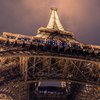 В Париже закрыли Эйфелеву башню (видео)