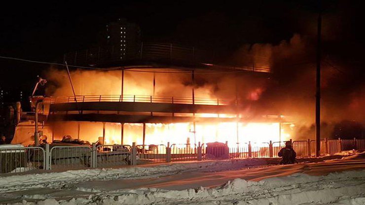 Пожар на набережной Москвы / Фото: из соцсети 
