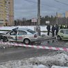 В Киеве пьяный мужчина влетел в авто полиции (фото)