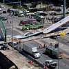 В США обрушился пешеходный мост: детали трагедии