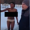 Охранник ограбил проституток и выгнал их голыми на мороз (видео)
