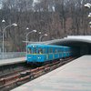 Киевское метро остановили из-за человека на рельсах