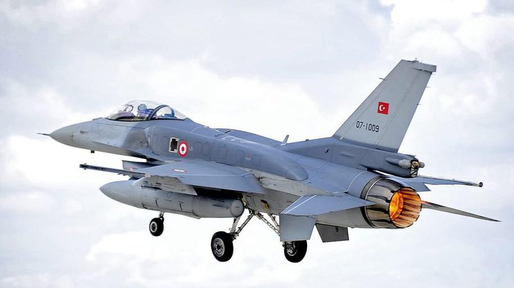 Турецкий F-16 выполнял тренировочный полет. Фото: military-informant.com