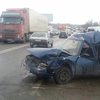 В Харькове грузовик вылетел на встречную полосу и снес 5 авто (фото)