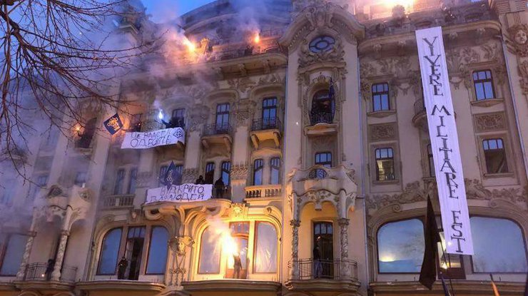 Одесса: парамилитаристы «Сокола» играют с огнем на Дерибасовской