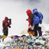 Мусорный коллапс: Эверест очистили от 5 тонн мусора