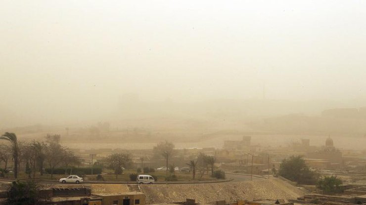 В Египте из-за мощной песчаной бури закрыли аэропорты