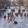 В Амстердаме впервые замерзли легендарные каналы (фото, видео)