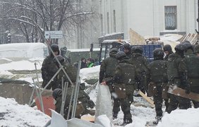 Полиция демонтирует палаточный городок