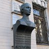 В Киеве украли бюст Леси Украинки c фасада здания музея поэтессы