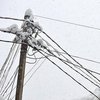 В Киеве оборвались провода и повисли над дорогой (фото) 