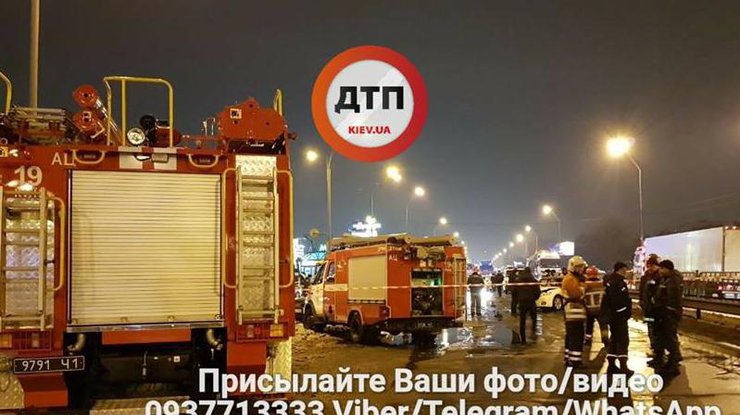 В Киеве возле метро прогремел взрыв, есть пострадавшие 