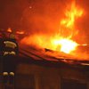 В Днепре полночи тушили масштабный пожар (видео)