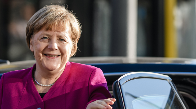 "Мы поддерживаем все, что делается", - отметила Меркель.
