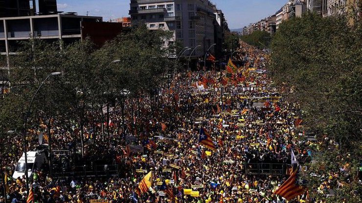 В Барселоне возобновились митинги за независимость Каталонии