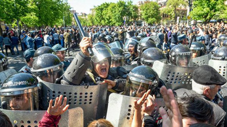 Ереван охватили массовые протесты (фото: Sputnik / Asatur Yesayants)