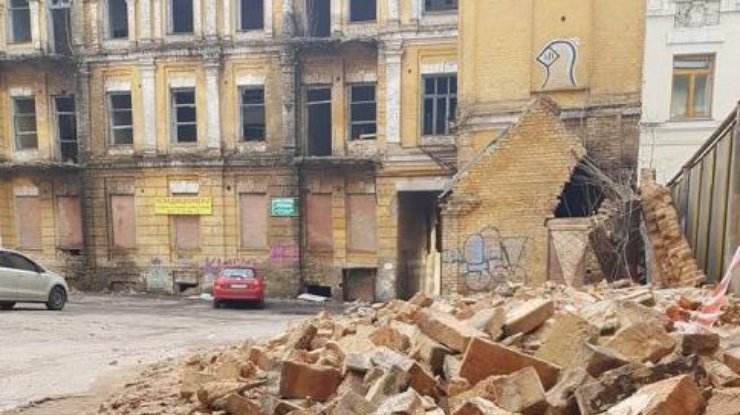 В Киеве рухнула стена исторического здания