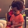 Маленький гений: двухлетний барабанщик покорил пользователей сети (видео)