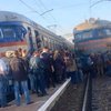 Не хватает места: 200 пассажиров заблокировали поезда из Львова (видео) 