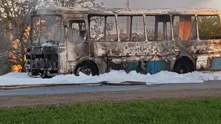 В результате возгорания поврежден салон и моторный отсек автобуса